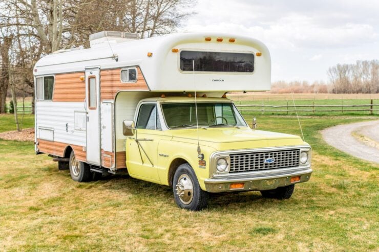 Chevrolet C30 Chinook Camper 6