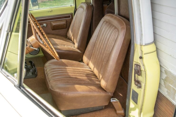 Chevrolet C30 Chinook Camper 7