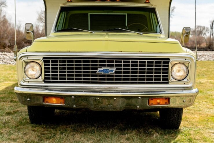 Chevrolet C30 Chinook Camper 8