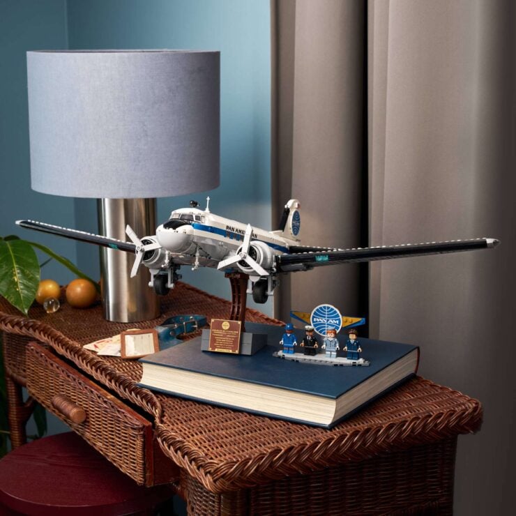 Lego Douglas DC-3 Pan Am Airliner 10