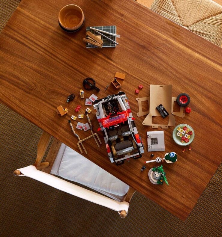 Lego Jurassic Park Jeep Wrangler 10