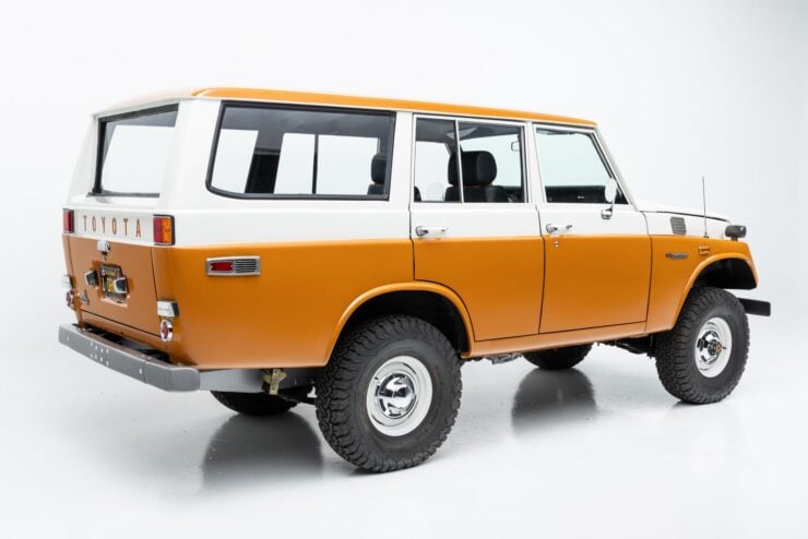 Toyota Land Cruiser FJ55 23