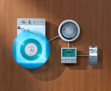 Trettitre Wall-Mounted Vinyl + CD + Cassette System