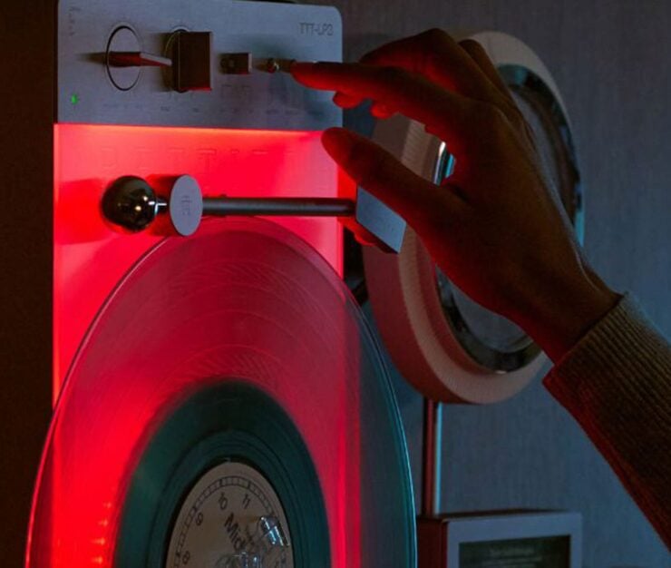 Trettitre Wall-Mounted Vinyl + CD + Cassette System 4