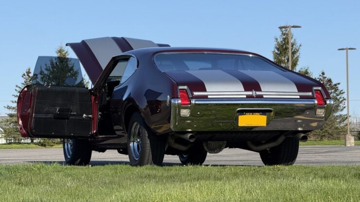 1969 Oldsmobile Cutlass Supreme 2