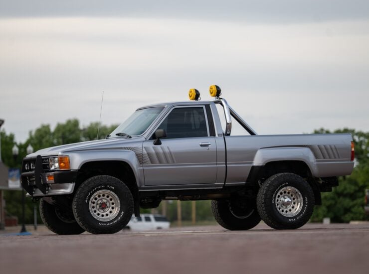 1988 Toyota Pickup SR5 11