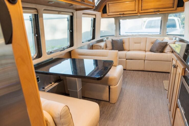 Airstream 30RB Classic 10