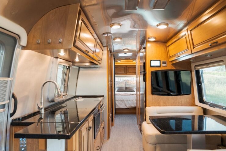 Airstream 30RB Classic 12