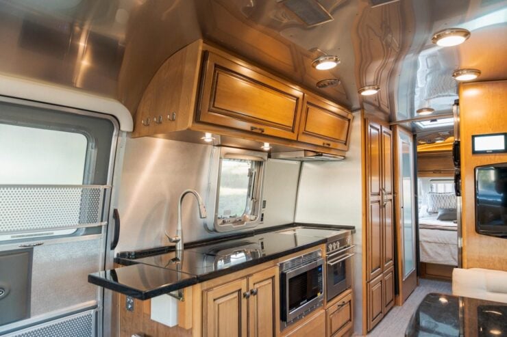 Airstream 30RB Classic 14