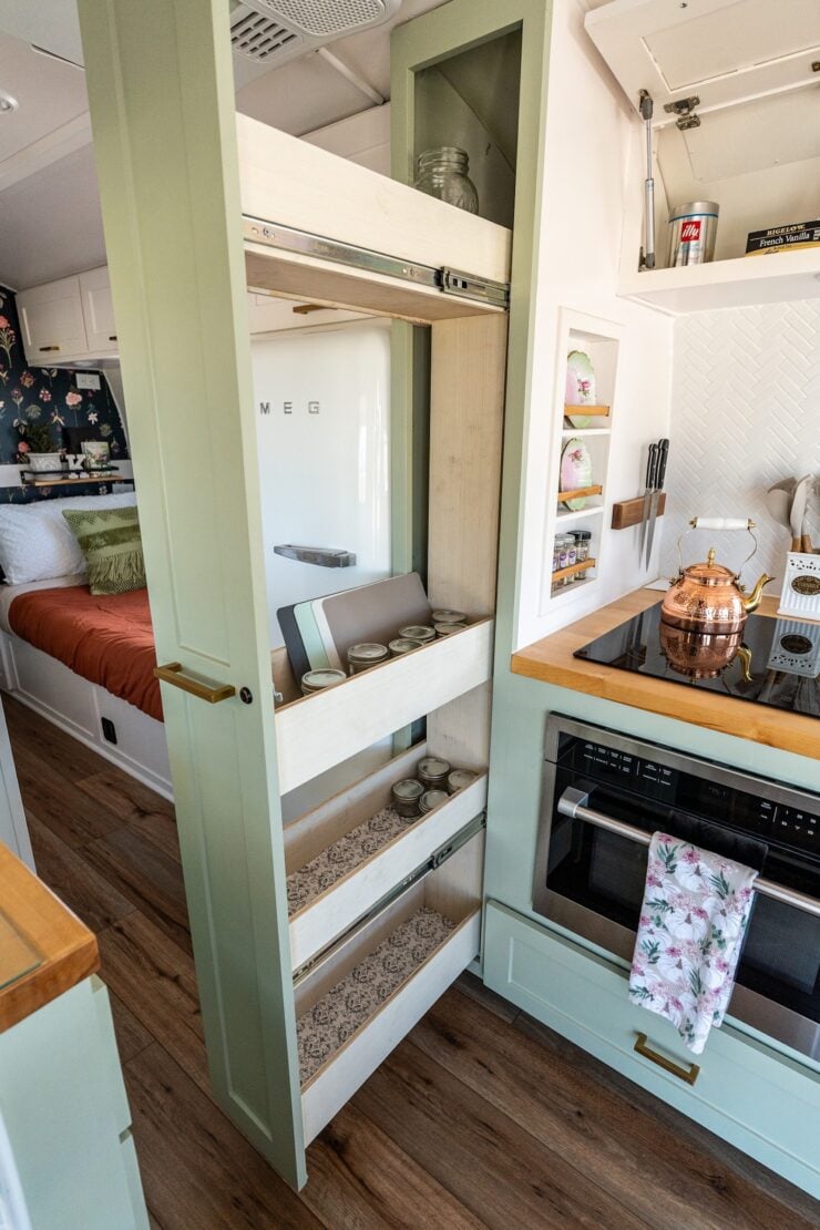 Airstream International Land Yacht Ambassador 14