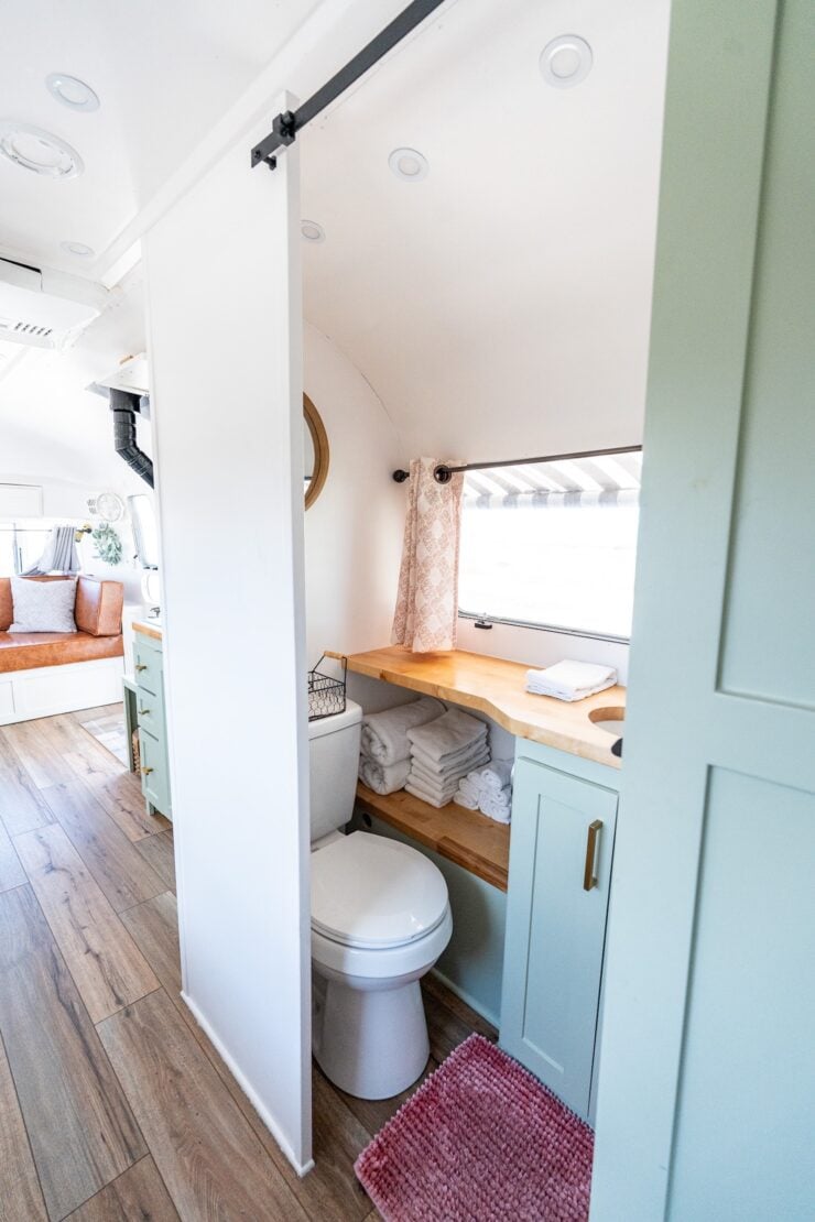 Airstream International Land Yacht Ambassador 15