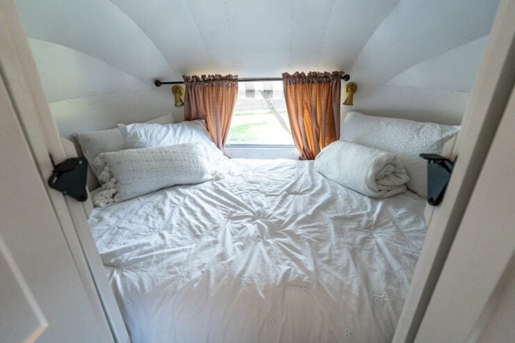 Airstream International Land Yacht Ambassador 17
