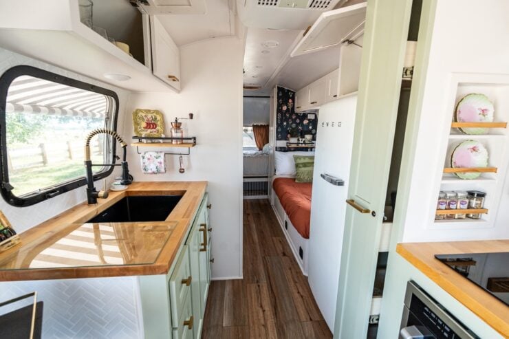Airstream International Land Yacht Ambassador 20