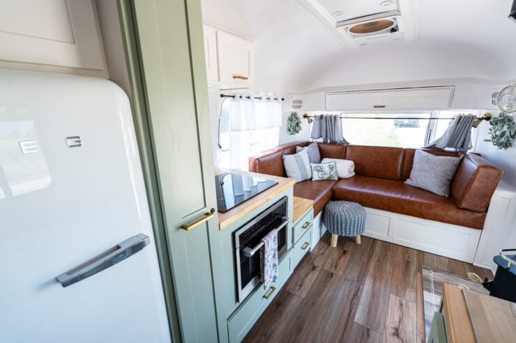 Airstream International Land Yacht Ambassador 21