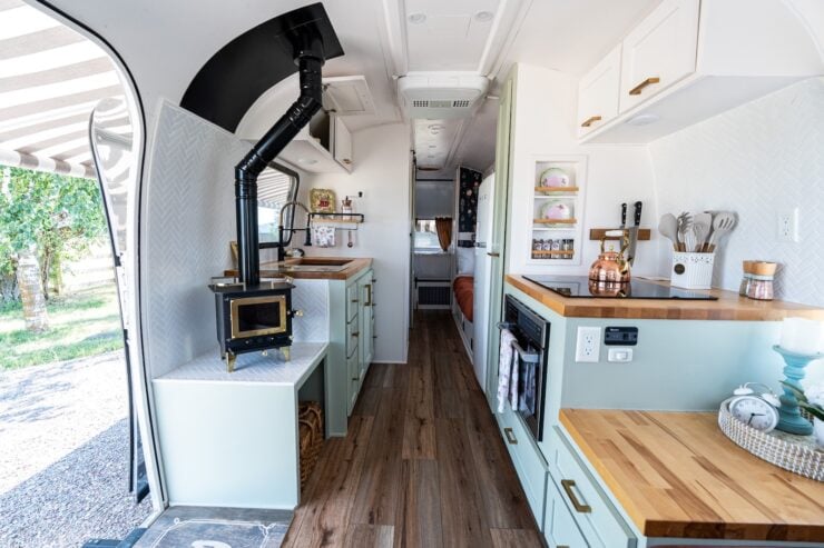 Airstream International Land Yacht Ambassador 23