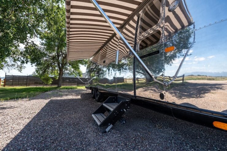 Airstream International Land Yacht Ambassador 8