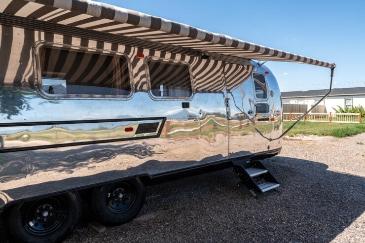 Airstream International Land Yacht Ambassador 9