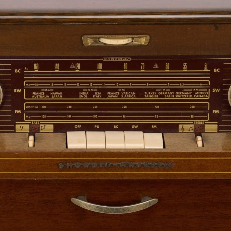 Frank Sintara Grundig Record Player 2