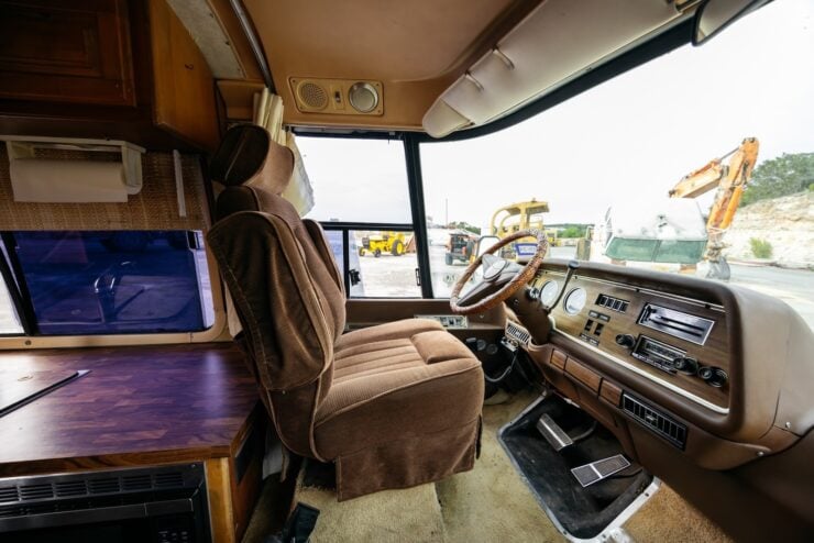 GMC Royale Motorhome 9