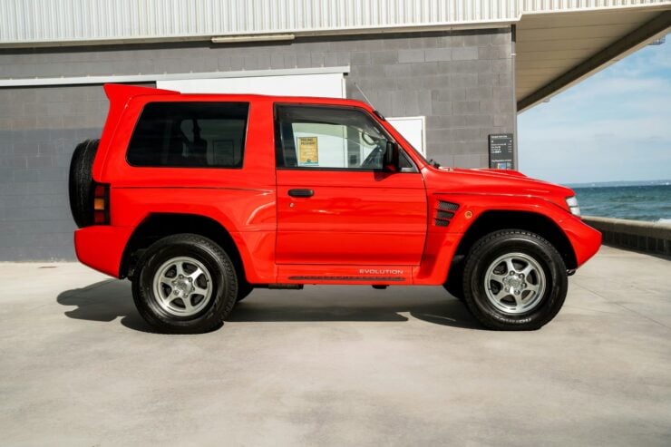 Mitsubishi Pajero Evolution 12