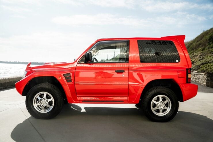 Mitsubishi Pajero Evolution 13