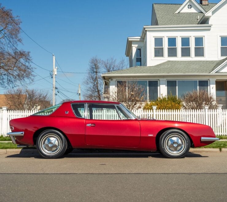 Studebaker Avanti R2 24