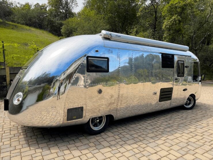 Ultra Van RV 11