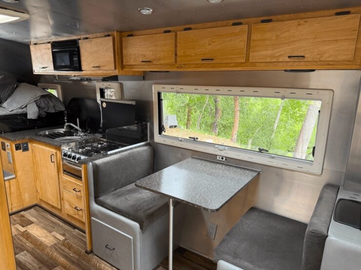 Ultra Van RV 16