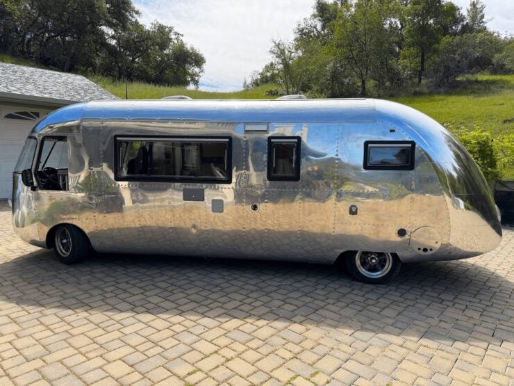 Ultra Van RV 2