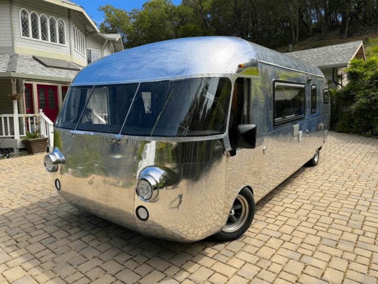 Ultra Van RV 3