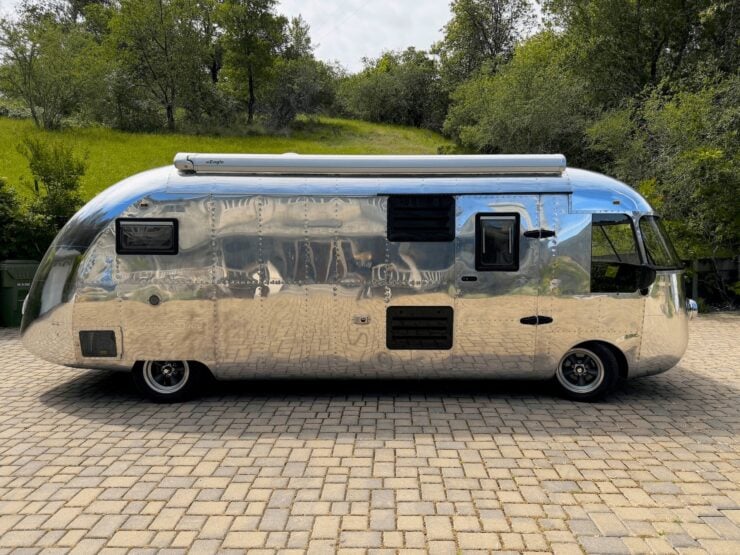 Ultra Van RV 4