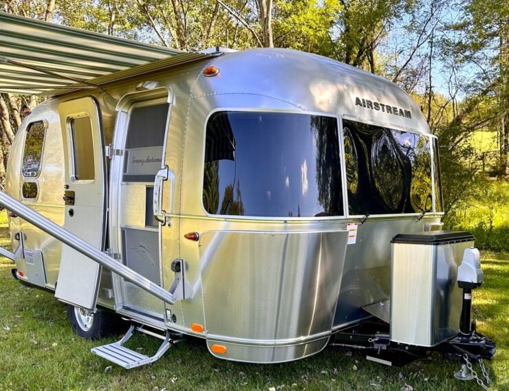 Airstream 19CB Tommy Bahama Travel Trailer 10