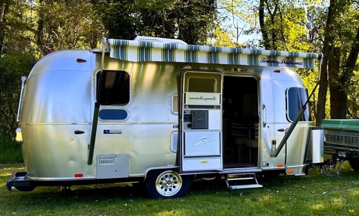 Airstream 19CB Tommy Bahama Travel Trailer 12