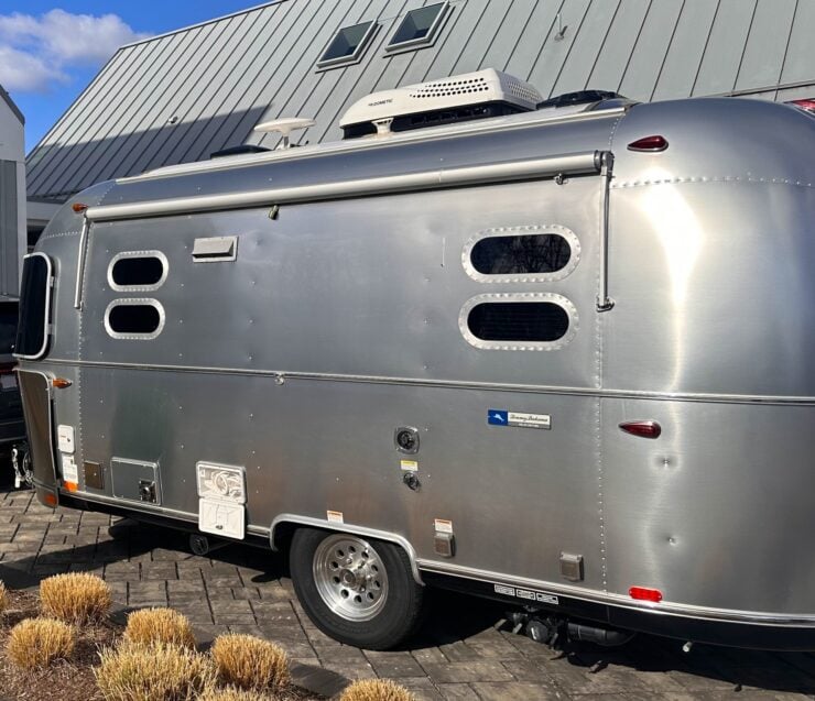 Airstream 19CB Tommy Bahama Travel Trailer 5