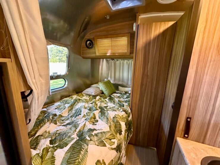 Airstream 19CB Tommy Bahama Travel Trailer 7
