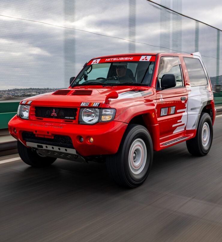 Mitsubishi Pajero Evolution 1 11