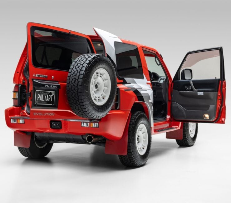 Mitsubishi Pajero Evolution 11