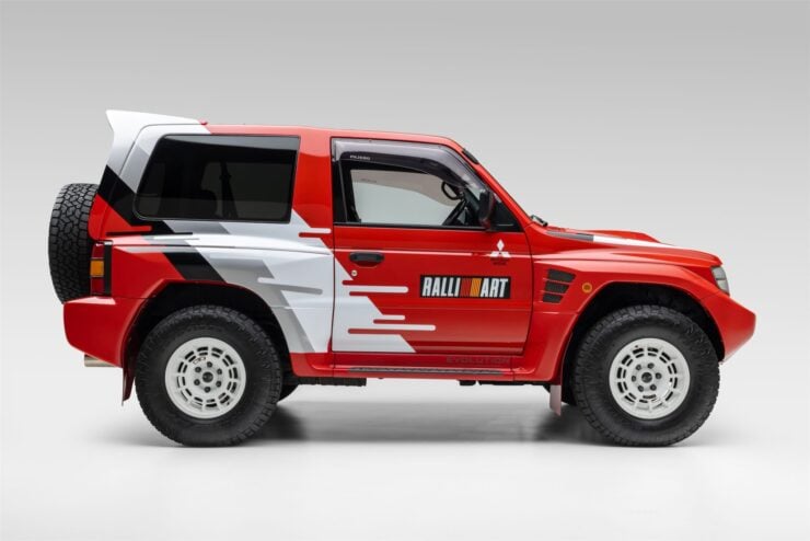 Mitsubishi Pajero Evolution 17