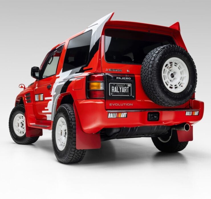 Mitsubishi Pajero Evolution 26