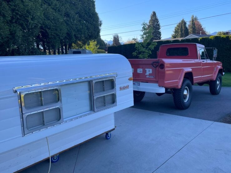 Jeep Gladiator And Alaskan Camper 15
