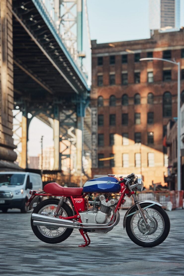 MV Agusta 750S 24