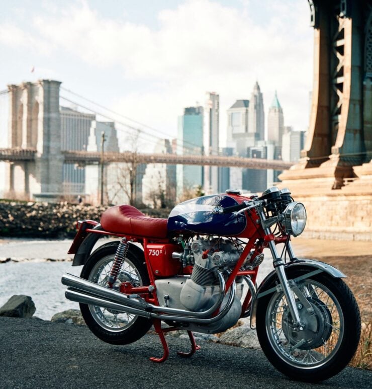 MV Agusta 750S 25