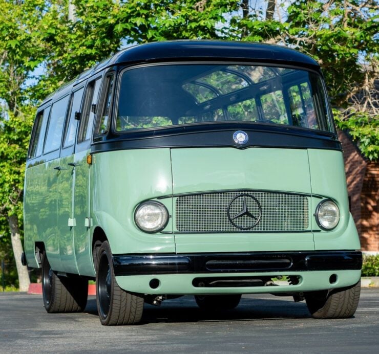 Mercedes-Benz O319 Panorama Bus LS3 V8 Swapped Sleeper