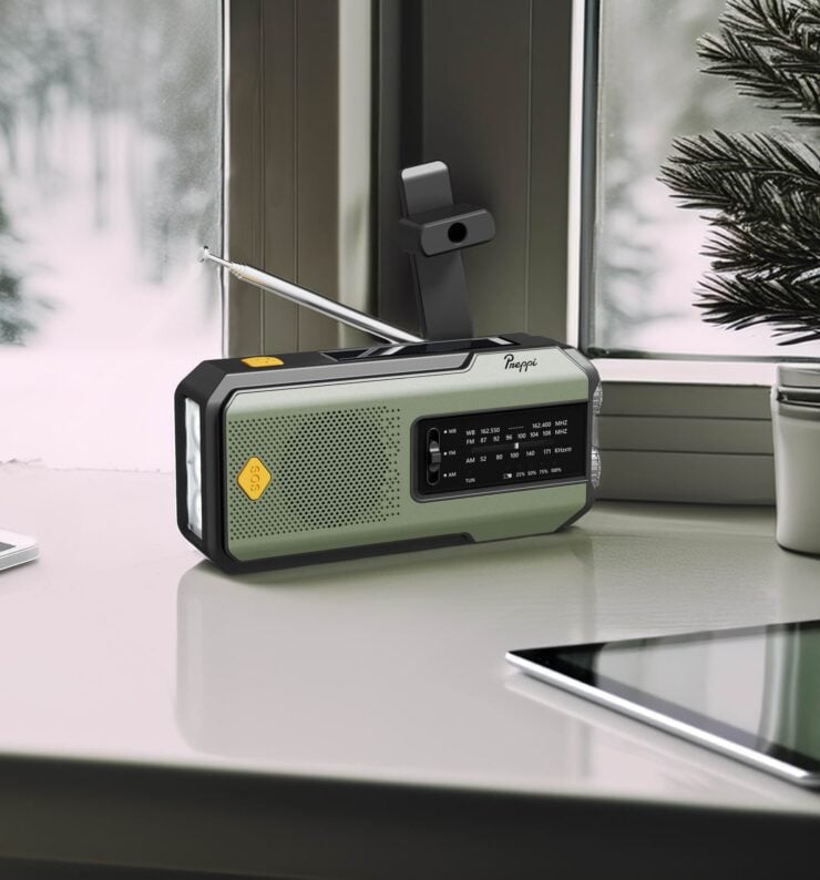 Preppi Solar Phone Charger & Emergency Radio 4