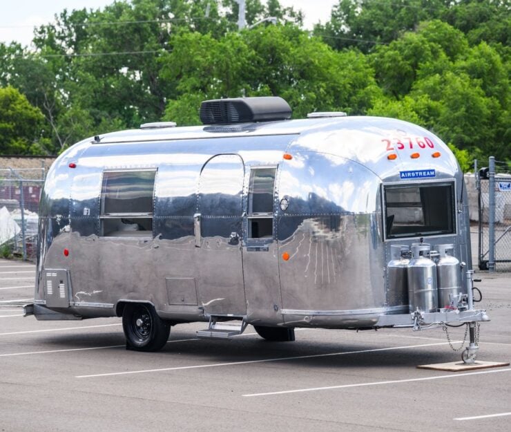 Airstream Land Yacht Safari 11