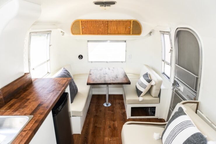 Airstream Land Yacht Safari 16