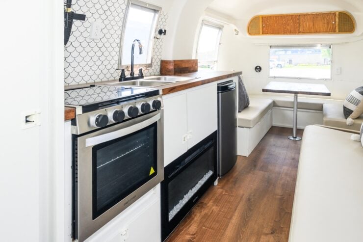 Airstream Land Yacht Safari 17
