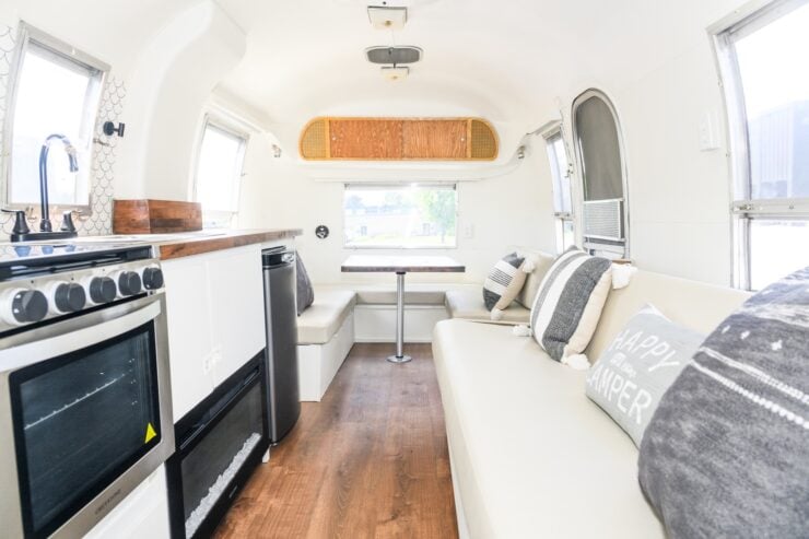 Airstream Land Yacht Safari 18