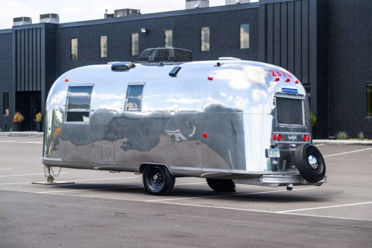 Airstream Land Yacht Safari 4