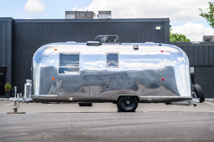 Airstream Land Yacht Safari 5